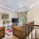 Plaza - Beautiful Spacious House Off Roundabout 6 Quinta Do *