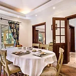 Plaza - Beautiful Spacious House Off Roundabout 6 Quinta Do