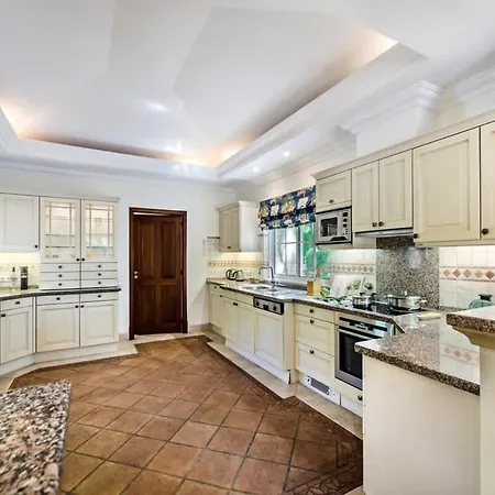别墅 Plaza - Beautiful Spacious House Off Roundabout 6 Quinta Do 金塔湖