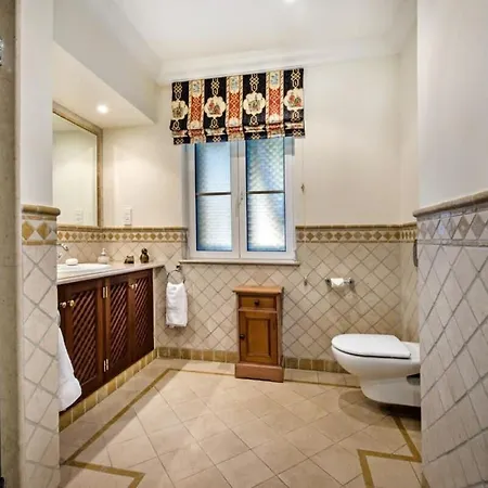 别墅 Plaza - Beautiful Spacious House Off Roundabout 6 Quinta Do 金塔湖
