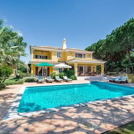 Plaza - Beautiful Spacious House Off Roundabout 6 Quinta Do 别墅 *