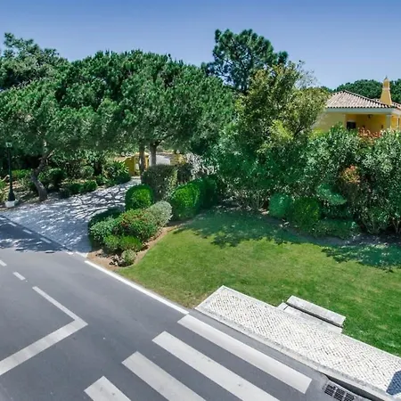 Plaza - Beautiful Spacious House Off Roundabout 6 Quinta Do Semesterbostad