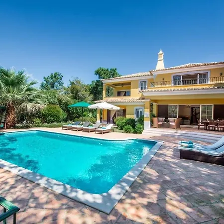 Plaza - Beautiful Spacious House Off Roundabout 6 Quinta Do Semesterbostad